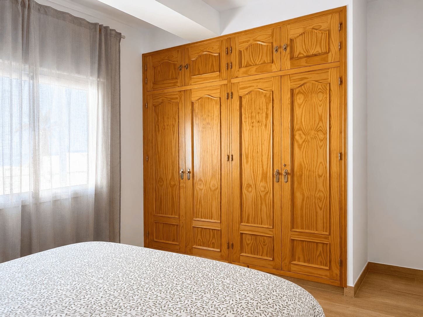 3 bedroom Apartment for rent in Estepona - € 1,800 (Ref: 9851298)