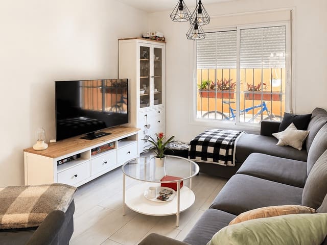 4 bedroom Semi-detached Villa for rent in Campanillas, Málaga city with garage - € 1,900 (Ref: 9854920)