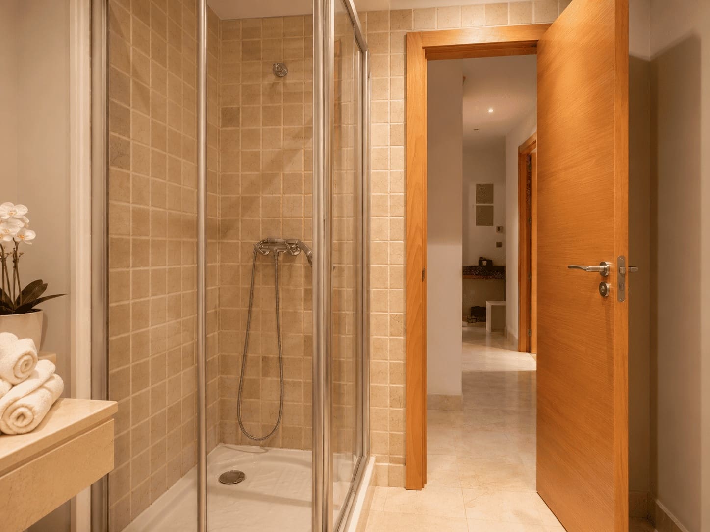Apartamento de 2 habitaciones en Estepona en alquiler con piscina garaje - 2.460 € (Ref: 9854921)