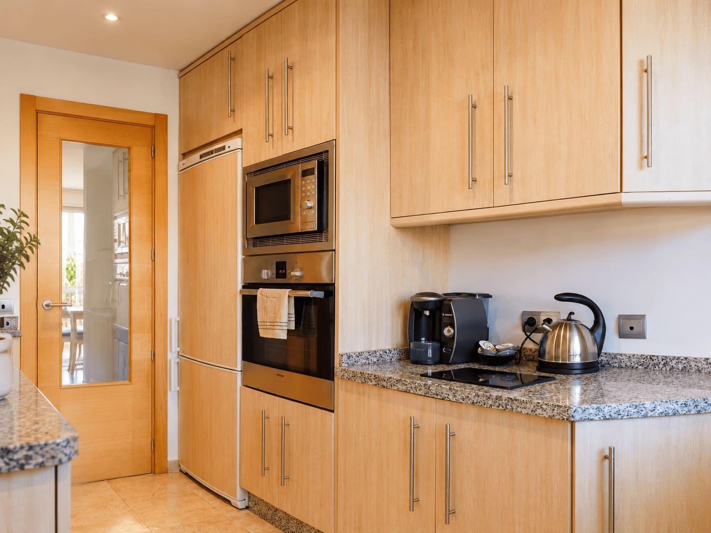Apartamento de 2 habitaciones en Estepona en alquiler con piscina garaje - 2.460 € (Ref: 9854921)