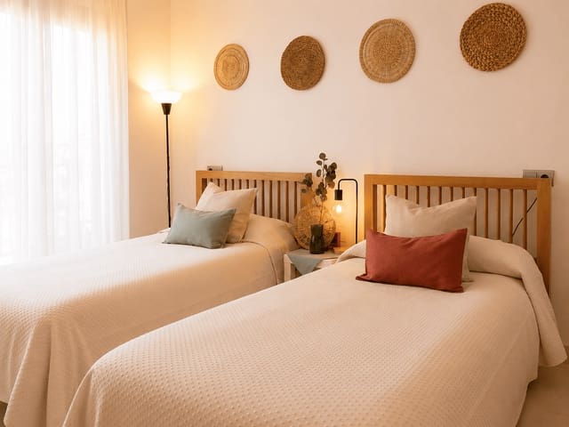 Apartamento de 2 habitaciones en Estepona en alquiler con piscina garaje - 2.460 € (Ref: 9854921)