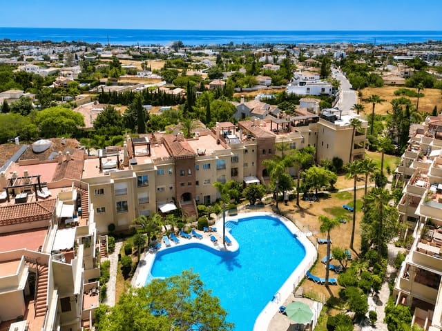 Apartamento de 2 habitaciones en Estepona en alquiler con piscina garaje - 2.460 € (Ref: 9854921)