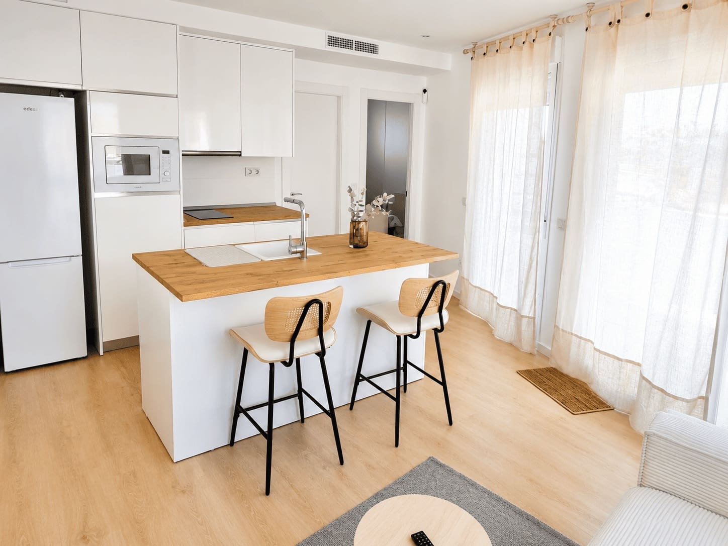 2 bedroom Apartment for rent in Rincon de la Victoria with garage - € 1,980 (Ref: 9858010)