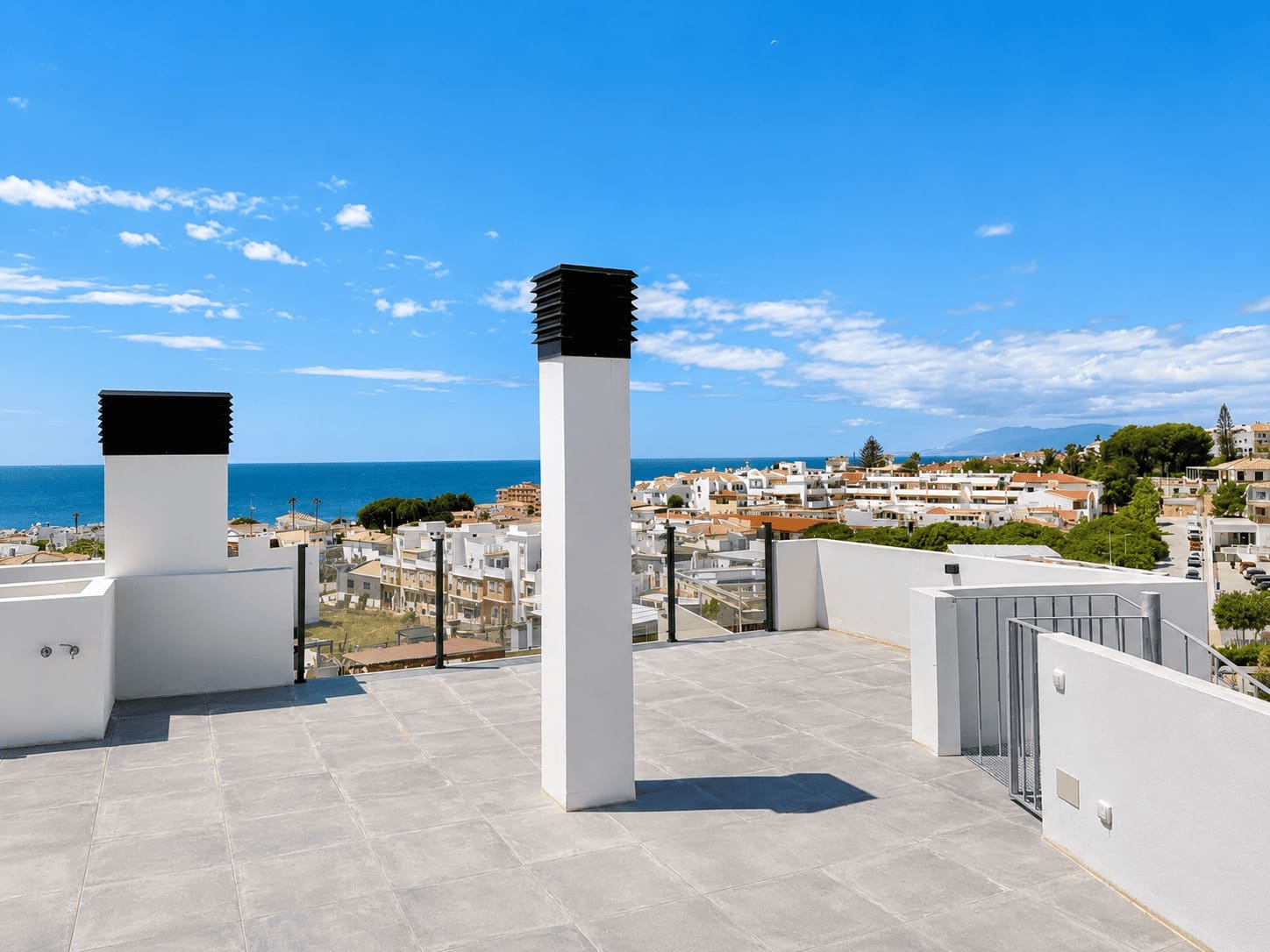 2 bedroom Apartment for rent in Rincon de la Victoria with garage - € 1,980 (Ref: 9858010)