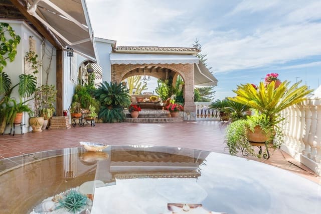 4 Zimmer Villa zu vermieten in Benajarafe, Vélez-Málaga mit Pool Garage - 3.800 € (Ref: 9864033)