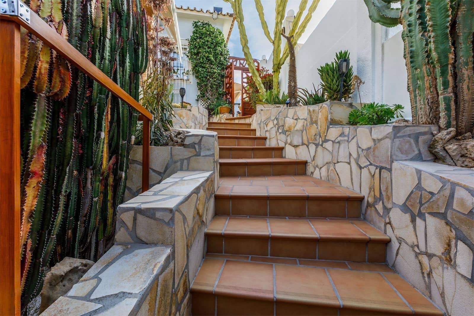 4 Zimmer Villa zu vermieten in Benajarafe mit Pool Garage - 3.800 € (Ref: 9864033)