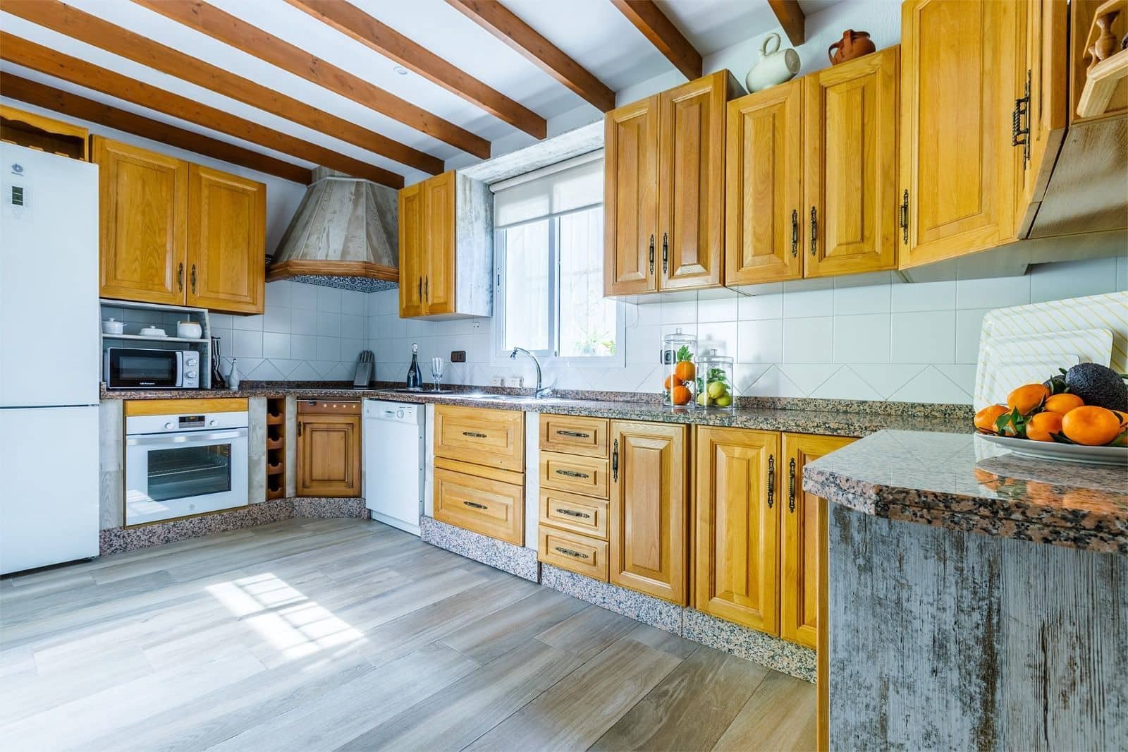 4 Zimmer Villa zu vermieten in Benajarafe mit Pool Garage - 3.800 € (Ref: 9864033)