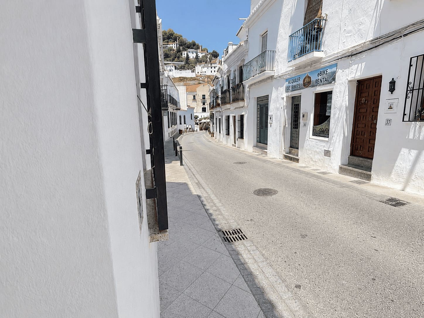 2 bedroom Townhouse for rent in Frigiliana with garage - € 850 (Ref: 9864036)