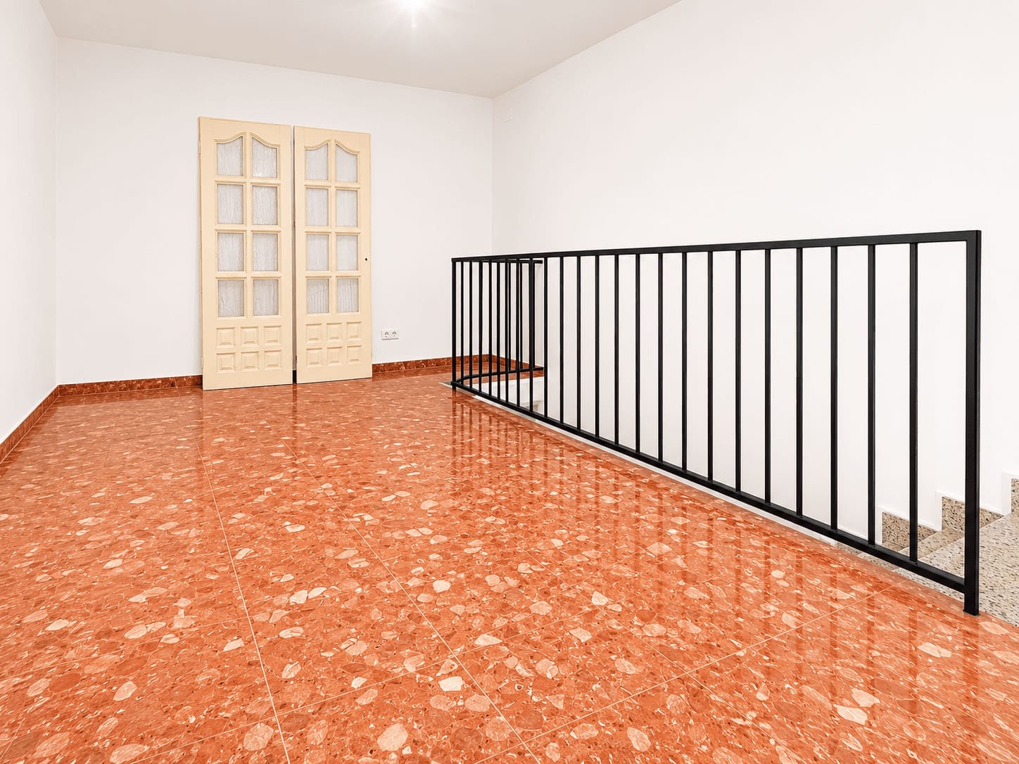 2 bedroom Townhouse for rent in Frigiliana with garage - € 850 (Ref: 9864036)