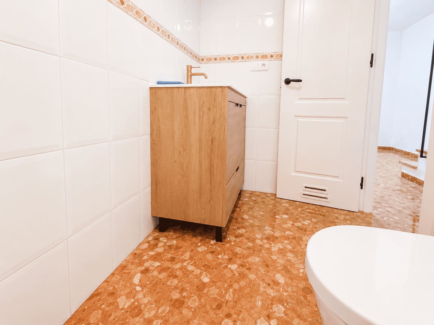 2 bedroom Townhouse for rent in Frigiliana with garage - € 850 (Ref: 9864036)
