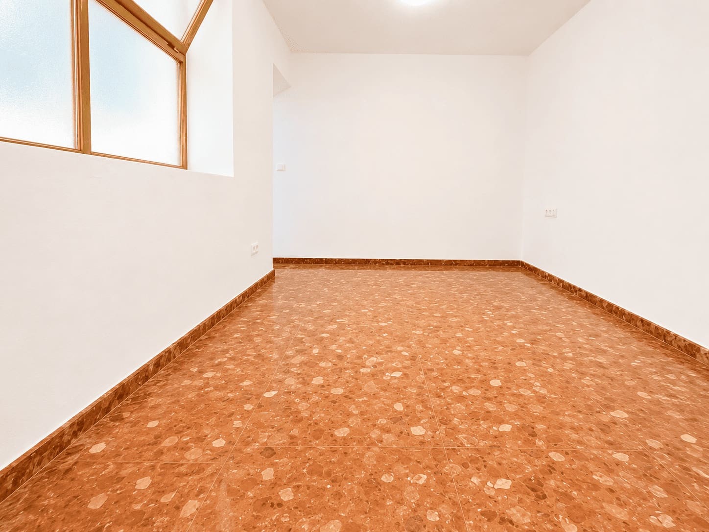 2 bedroom Townhouse for rent in Frigiliana with garage - € 850 (Ref: 9864036)