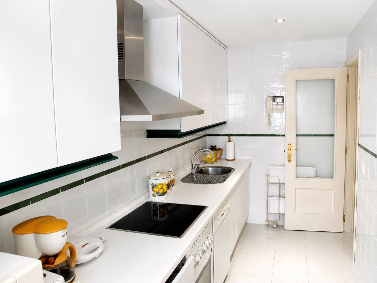3 soveværelse Byhus til leje i Marbella med swimmingpool garage - € 1.600 (Ref: 9877890)
