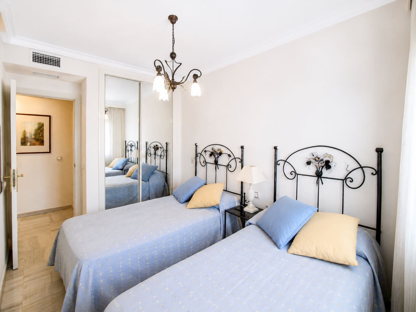3 soveværelse Byhus til leje i Marbella med swimmingpool garage - € 1.600 (Ref: 9877890)