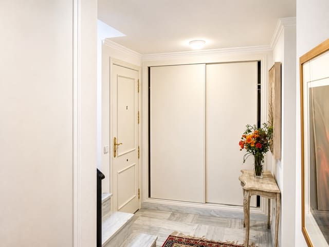 3 soveværelse Byhus til leje i Marbella med swimmingpool garage - € 1.600 (Ref: 9877890)
