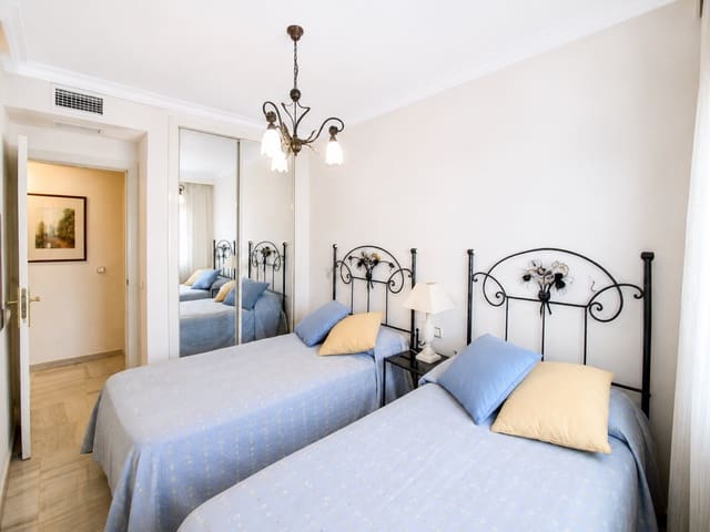 3 soveværelse Byhus til leje i Marbella med swimmingpool garage - € 1.600 (Ref: 9877890)