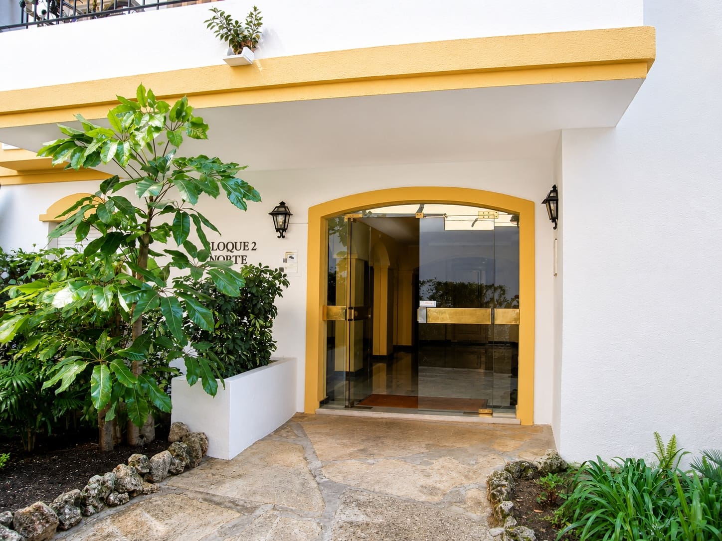 3 soveværelse Byhus til leje i Marbella med swimmingpool garage - € 1.600 (Ref: 9877890)