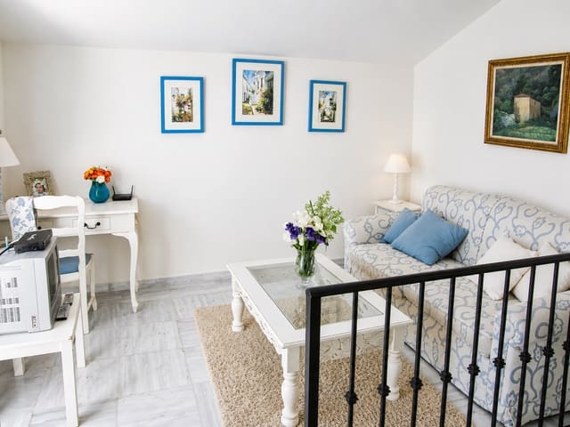3 soveværelse Byhus til leje i Marbella med swimmingpool garage - € 1.600 (Ref: 9877890)