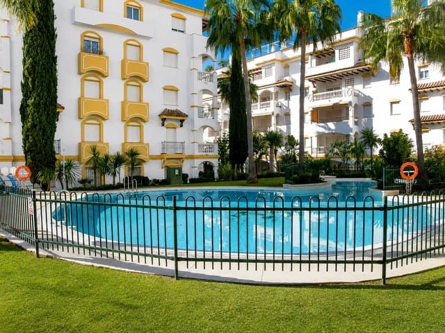 3 soveværelse Byhus til leje i Marbella med swimmingpool garage - € 1.600 (Ref: 9877890)