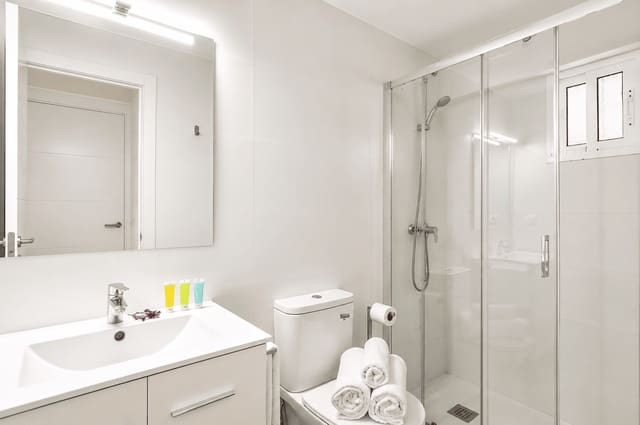 Appartement de 1 chambre à louer à Torremolinos avec piscine garage - 1 200 € (Ref: 9889732)