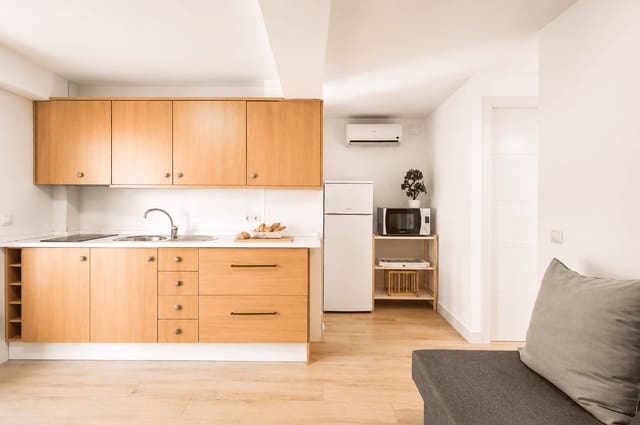 Appartement de 1 chambre à louer à Torremolinos avec piscine garage - 1 200 € (Ref: 9889732)