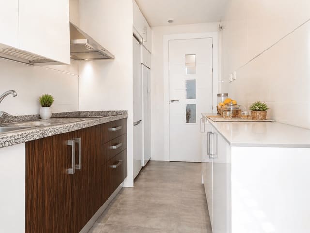 3 quarto Apartamento para arrendar em Almuñécar - 1 200 € (Ref: 9889733)