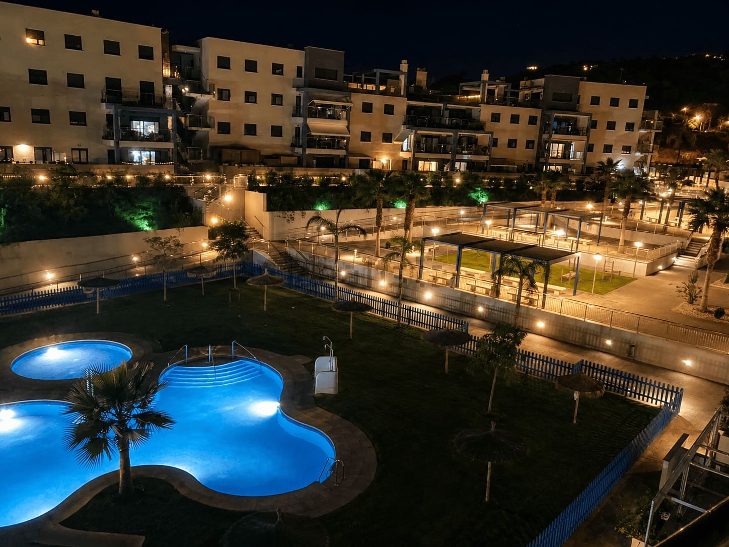 3 quarto Apartamento para arrendar em Almunecar com piscina garagem - 1 200 € (Ref: 9889733)