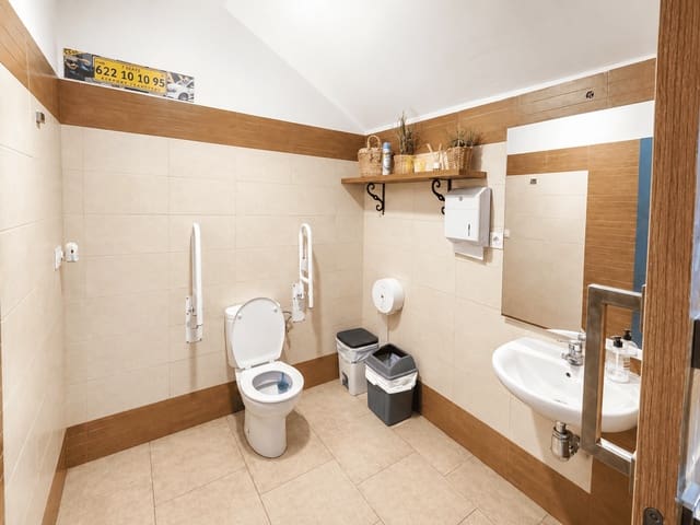 Comercial para venda em Frigiliana - 65 000 € (Ref: 9891678)