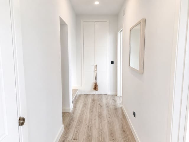 2 bedroom Villa for rent in Vélez-Málaga - € 1,800 (Ref: 9895757)