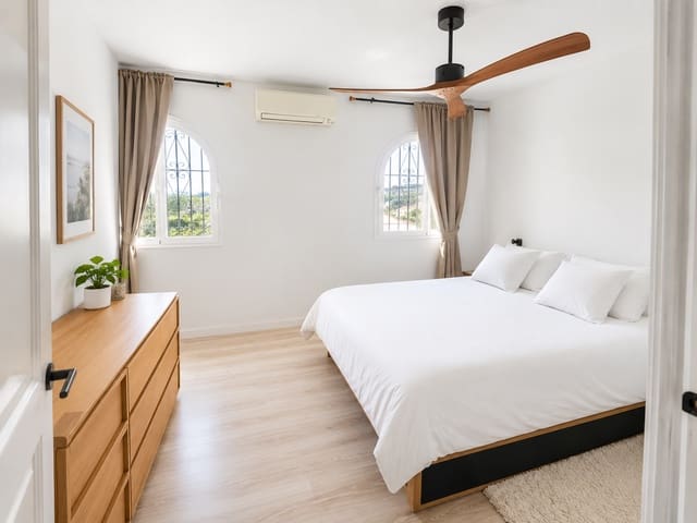2 bedroom Villa for rent in Vélez-Málaga - € 1,800 (Ref: 9895757)