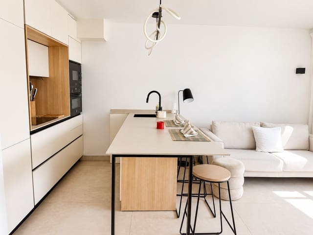Apartamento de 2 habitaciones en Costabella, Marbella en alquiler - 2.950 € (Ref: 9898719)
