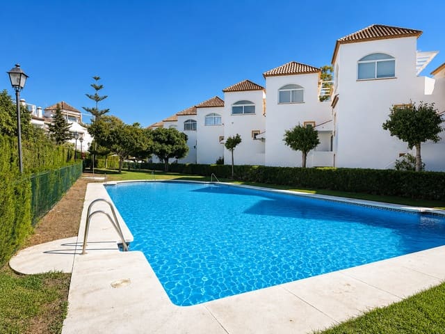 Apartamento de 2 habitaciones en Costabella, Marbella en alquiler - 2.950 € (Ref: 9898719)