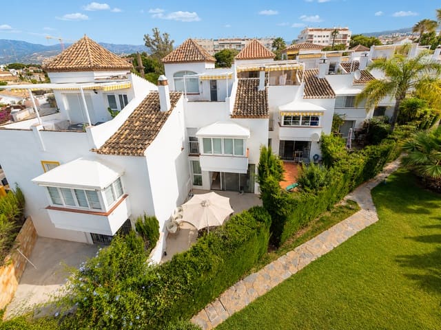 Apartamento de 2 habitaciones en Costabella, Marbella en alquiler - 2.950 € (Ref: 9898719)