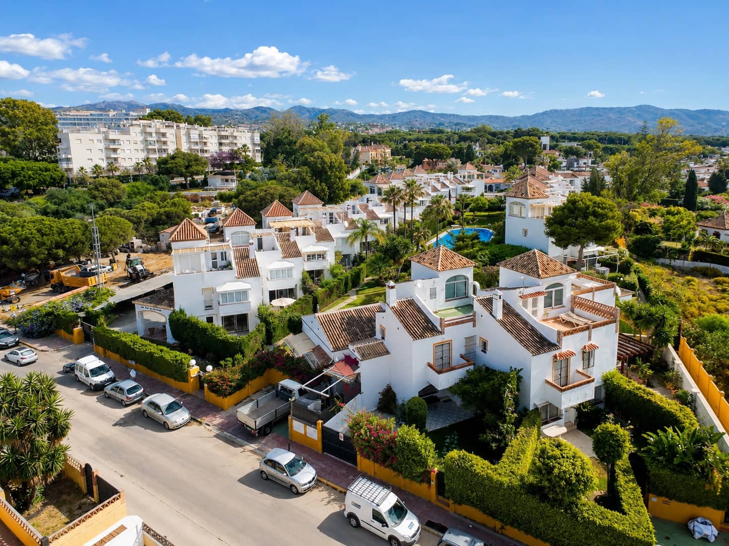 2 Zimmer Apartment zu vermieten in Marbella mit Pool Garage - 2.950 € (Ref: 9898719)