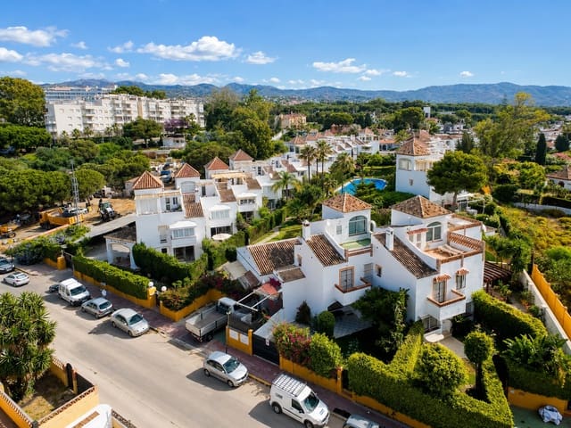 Apartamento de 2 habitaciones en Costabella, Marbella en alquiler - 2.950 € (Ref: 9898719)