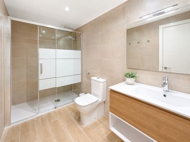 2 bedroom Apartment for rent in Seghers, Estepona with pool garage - € 2,100 (Ref: 9910022)