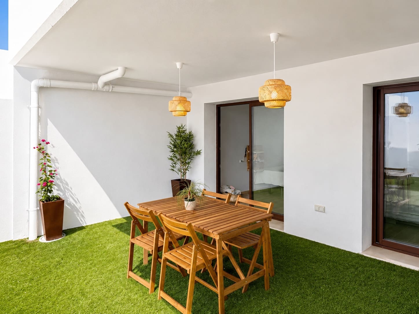 2 bedroom Apartment for rent in Estepona with pool garage - € 2,100 (Ref: 9910022)