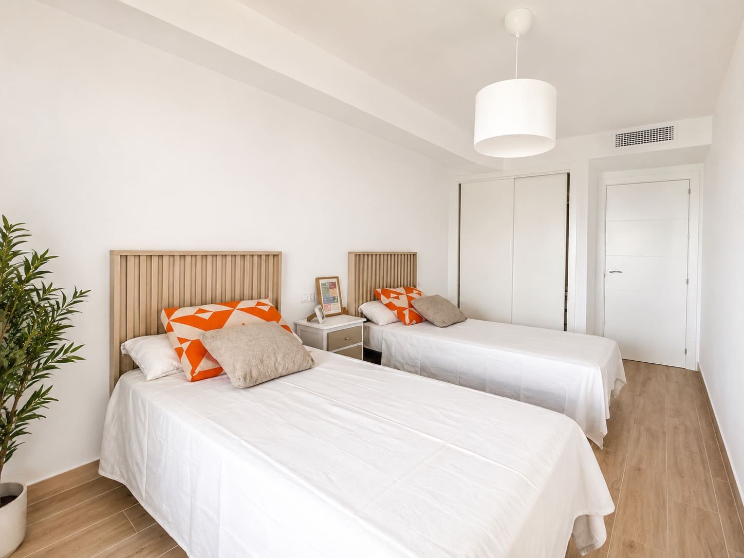 2 sypialnia Apartament do wynajęcia w Estepona z basenem garażem - 2 100 € (Ref: 9912502)