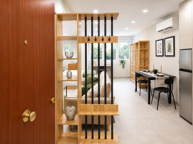 Studio for rent in La Trinidad, Málaga city - € 975 (Ref: 9919341)