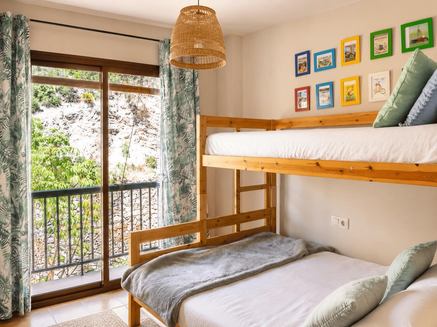 Apartamento de 2 habitaciones en Almuñécar en alquiler con piscina garaje - 1.440 € (Ref: 9921685)