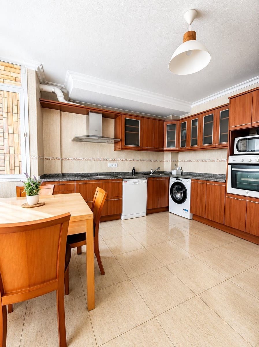 3 quarto Apartamento para arrendar em Mijas - 1 680 € (Ref: 9923222)