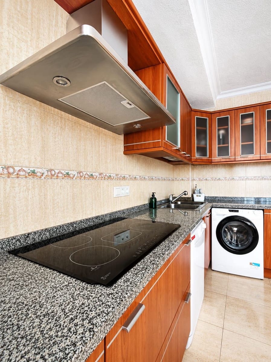 3 quarto Apartamento para arrendar em Mijas - 1 680 € (Ref: 9923222)