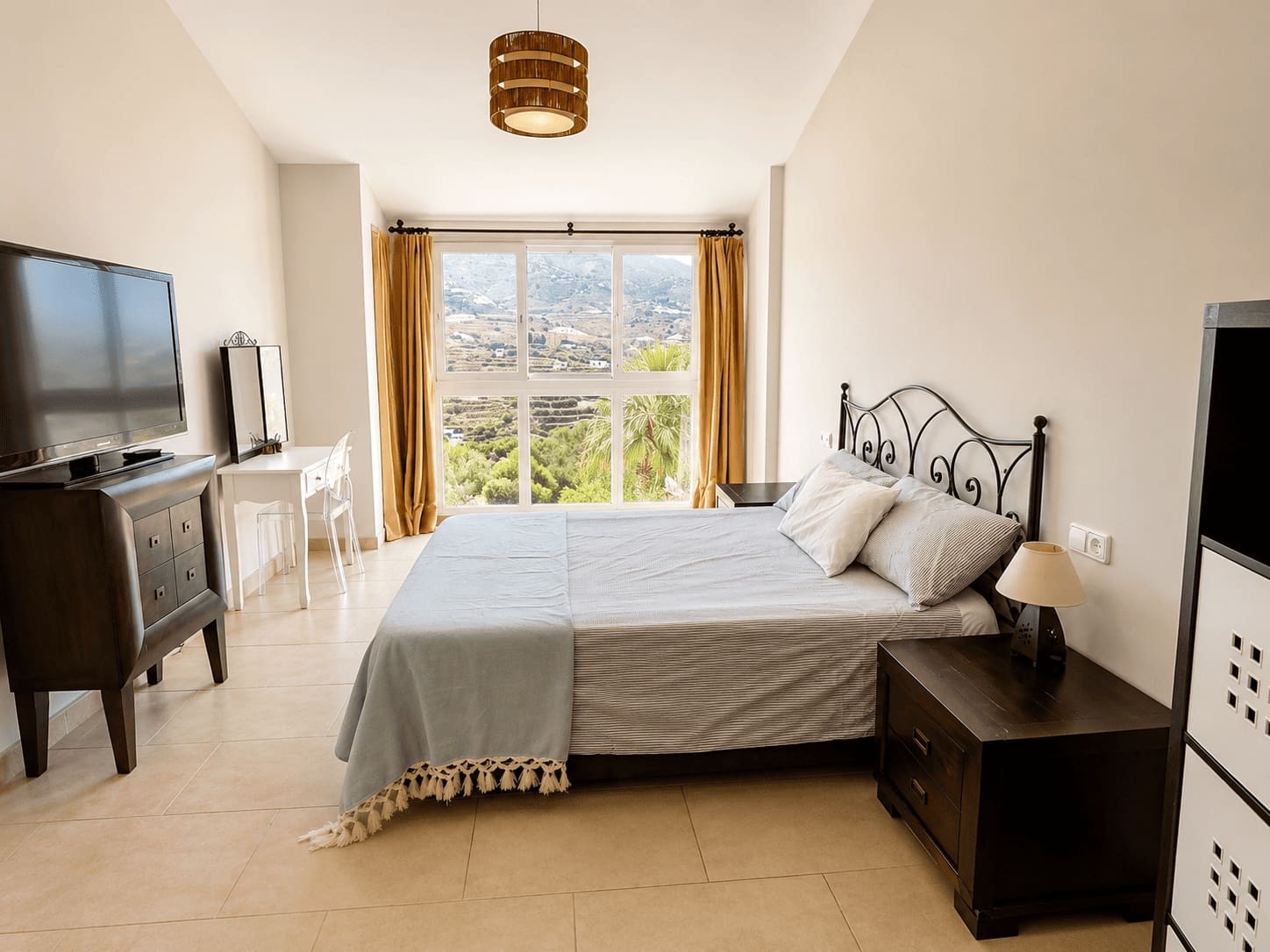 Chalet de 3 habitaciones en Almuñécar en alquiler con piscina - 1.365 € (Ref: 9923223)
