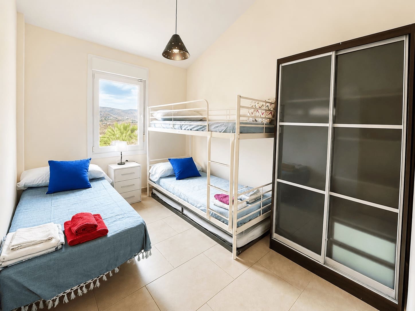 Chalet de 3 habitaciones en Almuñécar en alquiler con piscina - 1.365 € (Ref: 9923223)