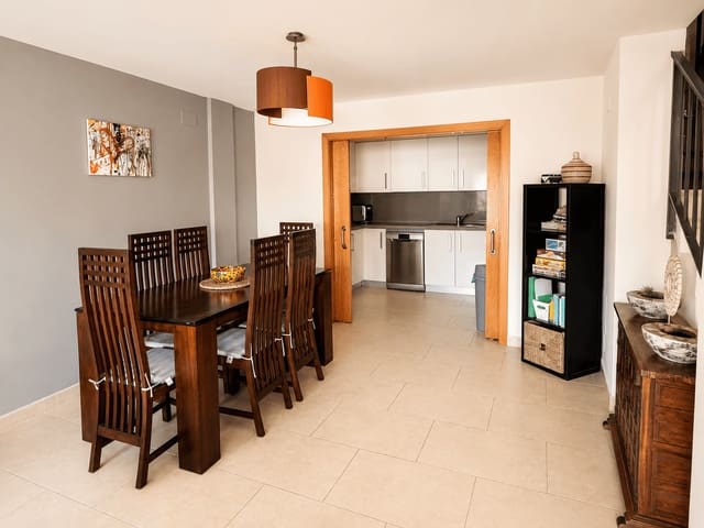 Chalet de 3 habitaciones en Almuñécar en alquiler con piscina - 1.365 € (Ref: 9923223)