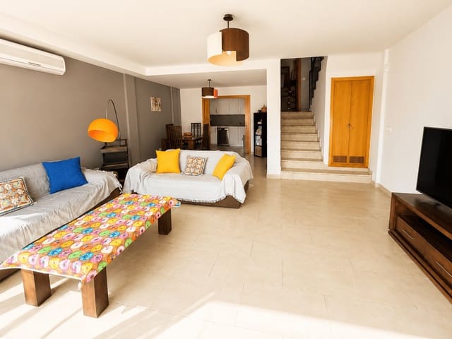 Chalet de 3 habitaciones en Almuñécar en alquiler con piscina - 1.365 € (Ref: 9923223)