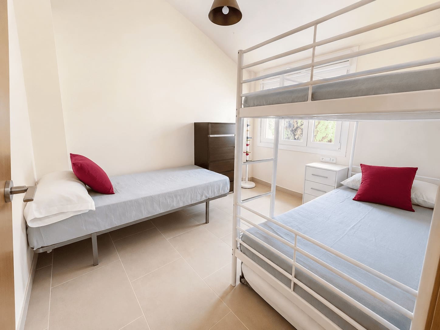 3 quarto Moradia para arrendar em Almunecar com piscina - 1 365 € (Ref: 9928725)
