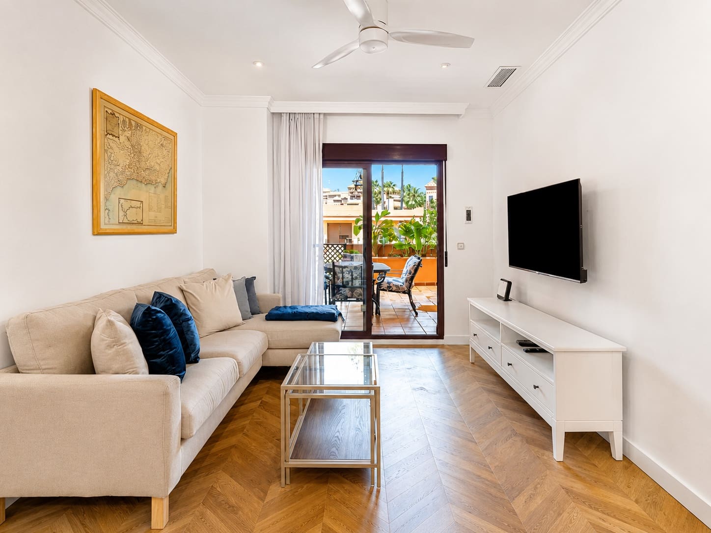 3 bedroom Apartment for rent in Motril with pool garage - € 1,500 (Ref: 9932810)