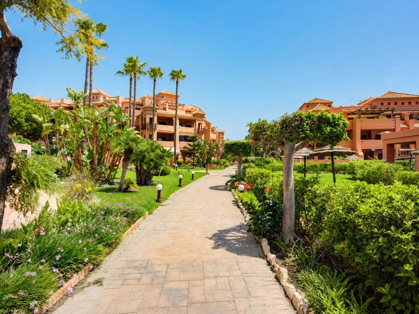 3 bedroom Apartment for rent in Motril with pool garage - € 1,500 (Ref: 9932810)