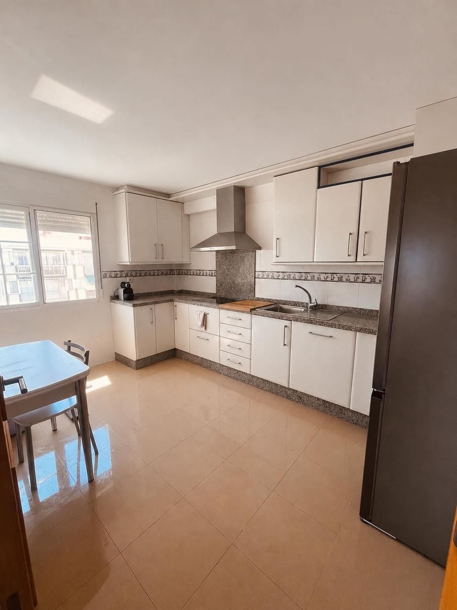 2 soveværelse Lejlighed til leje i Velez-Malaga med swimmingpool garage - € 1.080 (Ref: 9946959)
