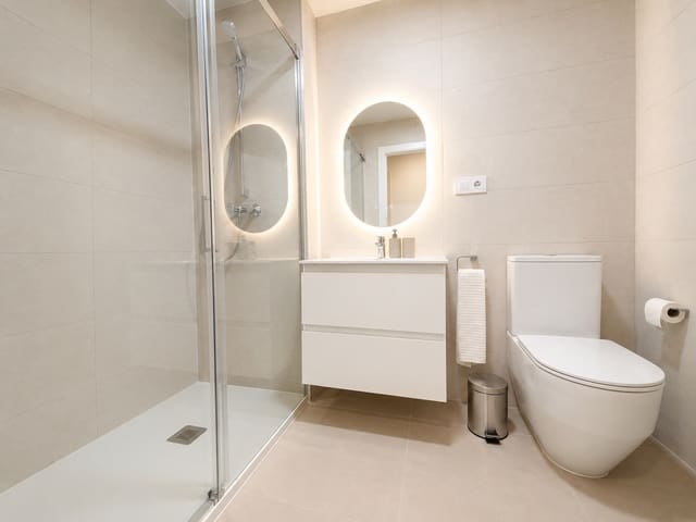 2 quarto Apartamento para arrendar em El Peñoncillo, Torrox com piscina garagem - 1 400 € (Ref: 9951003)